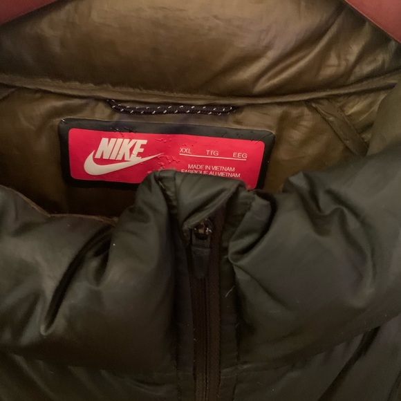Nike Lightweight Down Jacket - Picture 7 of 8
